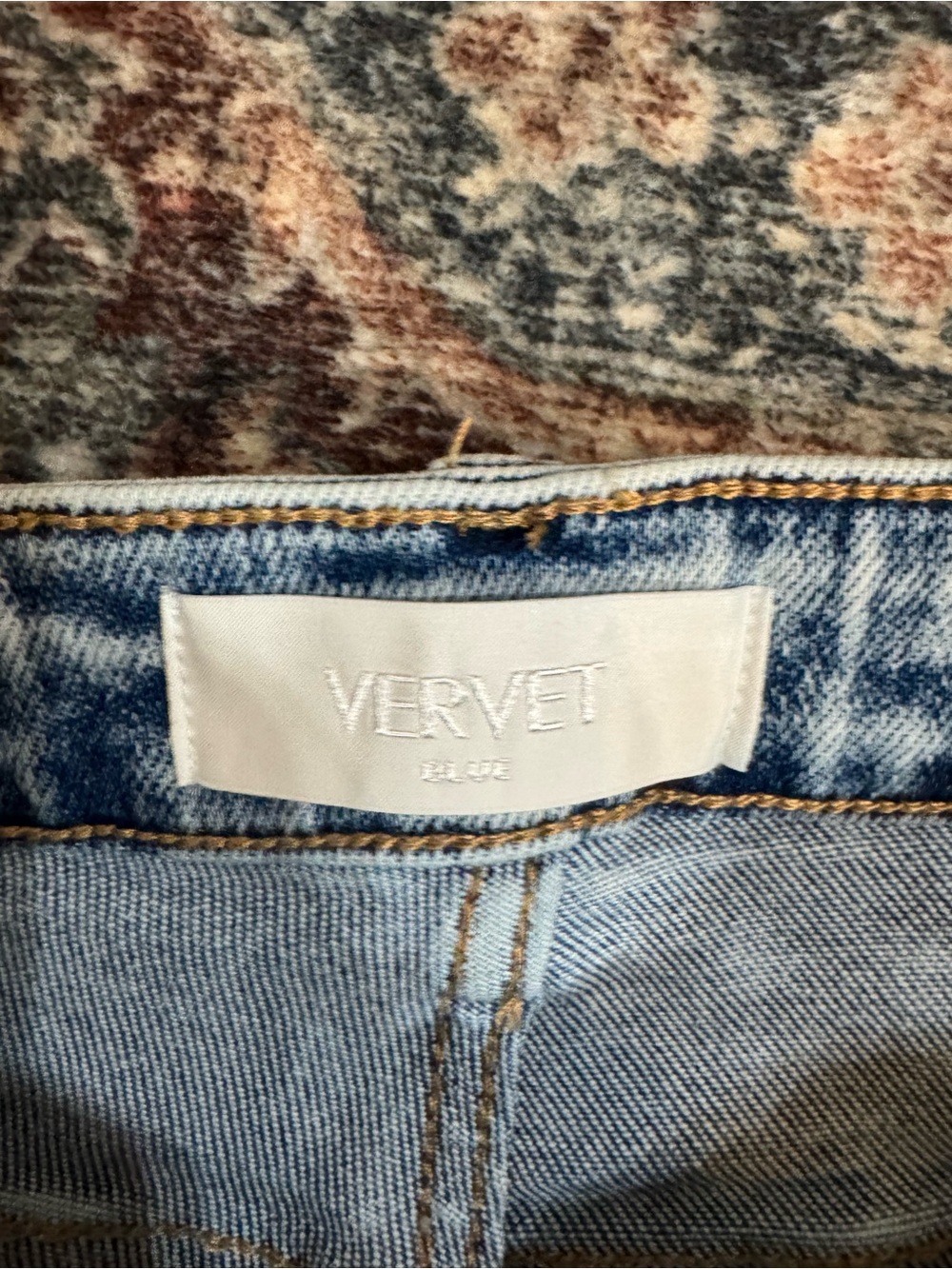 Women's Light Acid Wash Flare Jeans - Picture 4 of 4